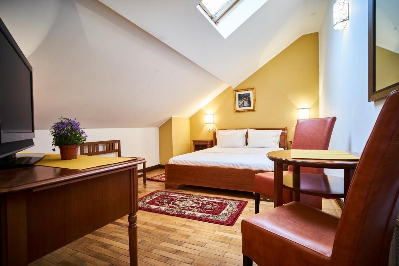 Cozy Attic Room V Bucureşti Eksteriør bilde